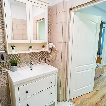 Apartment Heritage Hideaway - City's Architectural Splendor Bucharest