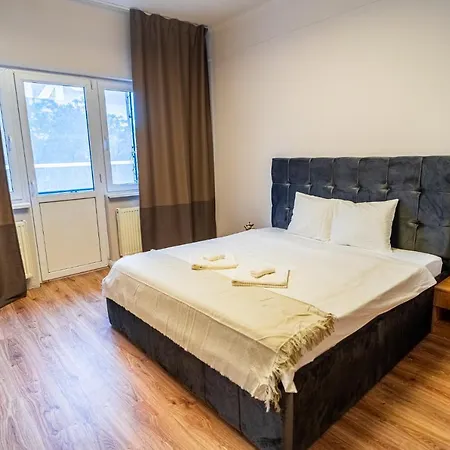 Heritage Hideaway - City's Architectural Splendor Apartment Bucharest