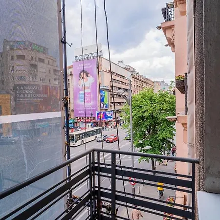 Heritage Hideaway - City's Architectural Splendor Apartment *
