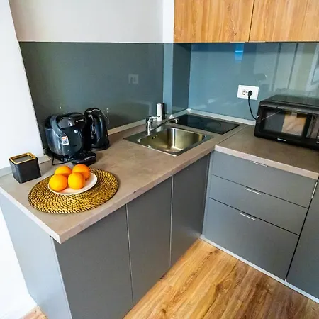 Heritage Hideaway - City's Architectural Splendor Apartment *