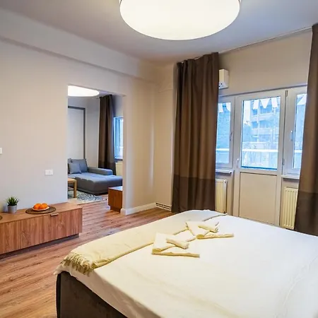 Heritage Hideaway - City's Architectural Splendor