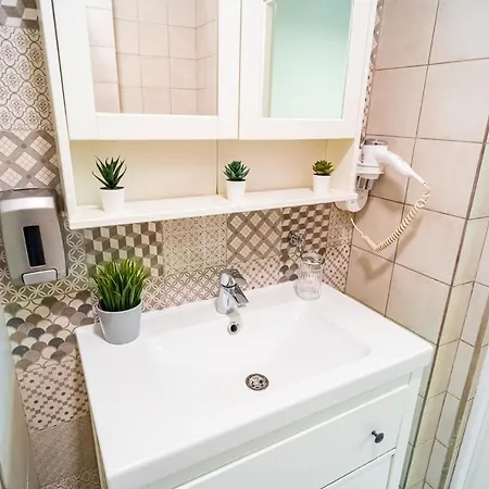 Apartment Heritage Hideaway - City's Architectural Splendor