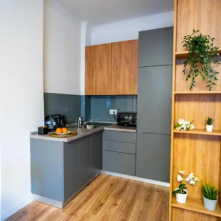 Apartment Heritage Hideaway - City's Architectural Splendor *
