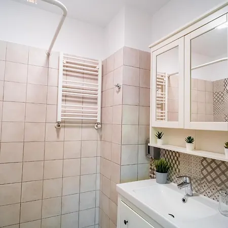Apartament Heritage Hideaway - City's Architectural Splendor *